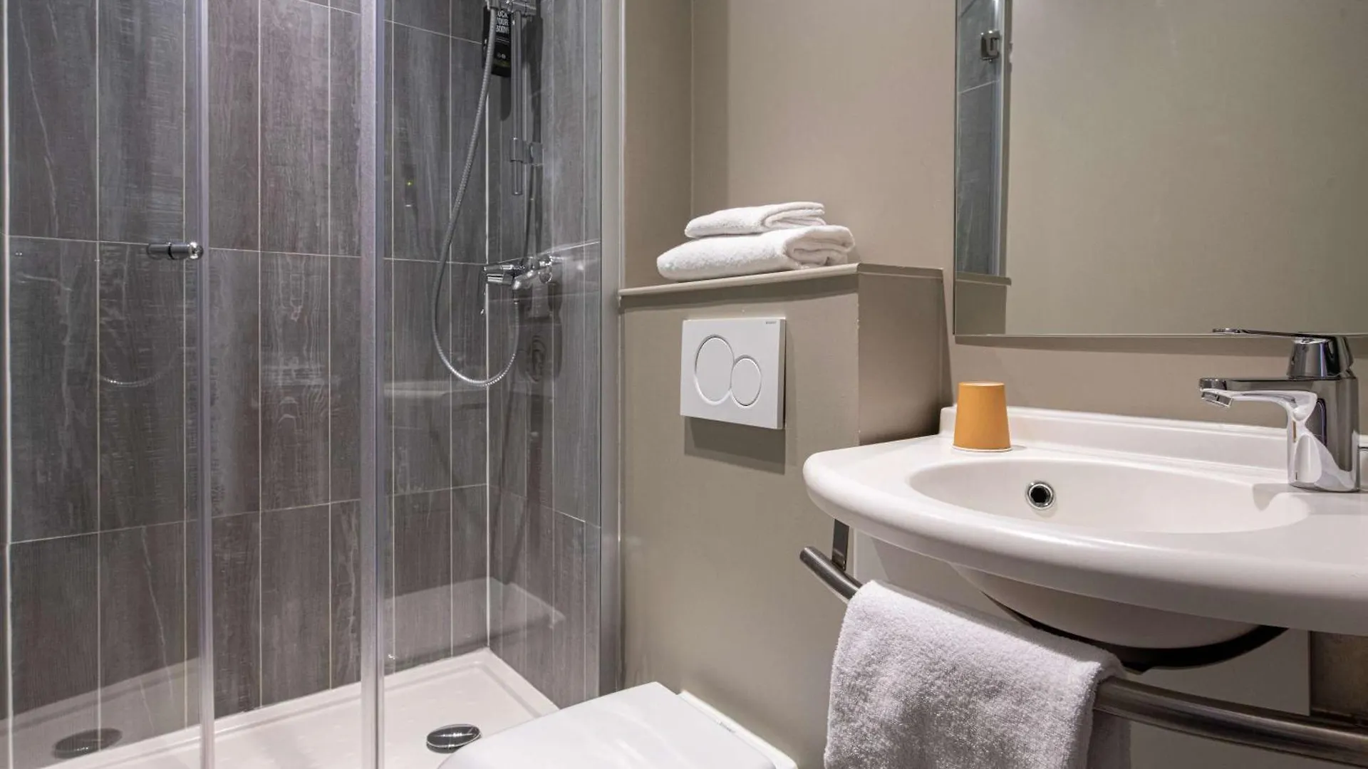 Hotel Ibis Avenue De La Republique 3*